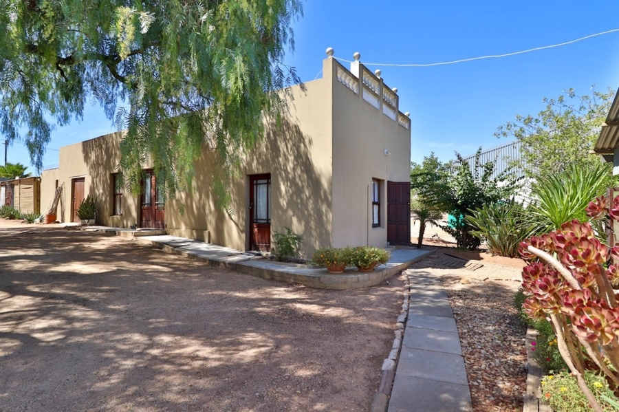 8 Bedroom Property for Sale in Moorreesburg Western Cape